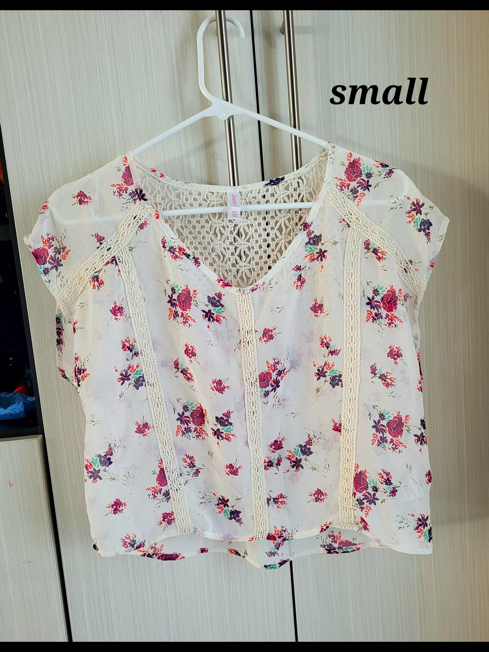 Xhilaration White Floral Crochet-Trim Blouse